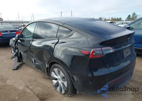 2024 Tesla Model Y Long Range Dual Motor All-Wheel Drive/Rwd z USA, uszkodzony, nr VIN 7SAYGDED4RF042898